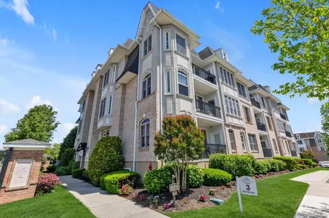 236 Roosevelt Way #3306, Westbury, NY 11590