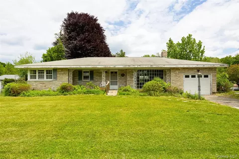 21 Violet Dr, Beacon, NY 12508