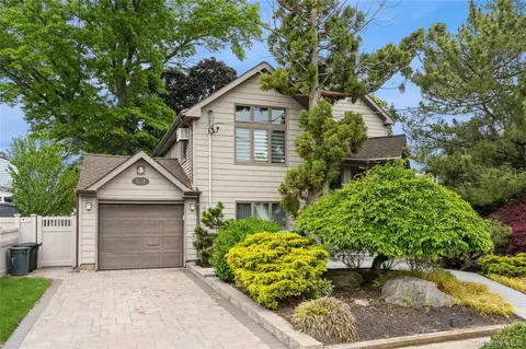 2772 Riverside Ave, Merrick, NY 11566