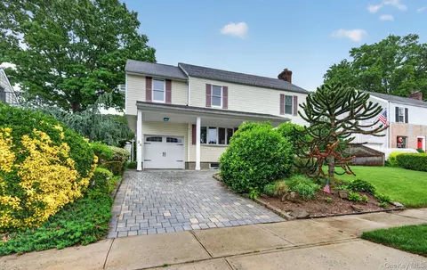 24 Purdue Rd, Glen Cove, NY 11542