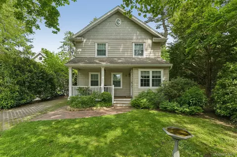 6 Pine Pl, Greenlawn, NY 11740