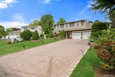 48 Lawrence Ave, Holbrook, NY 11741