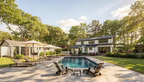 91 E Tiana Rd, Hampton Bays, NY 11946