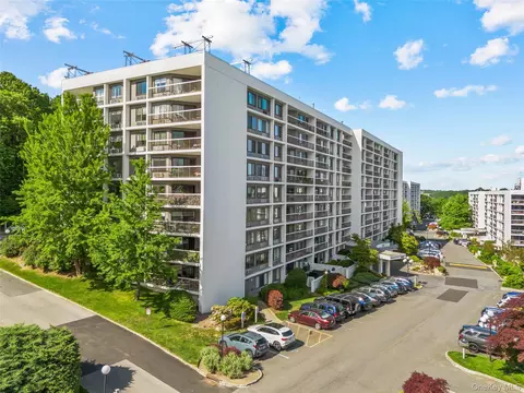300 High Point Dr #514, Greenburgh, NY 10530