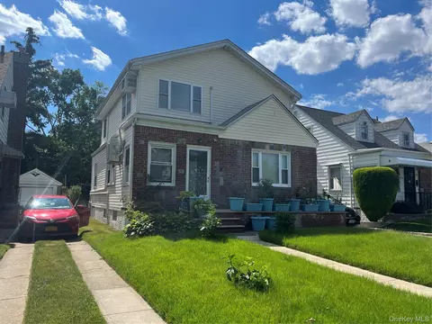 8622 251st St, New York, NY 11426