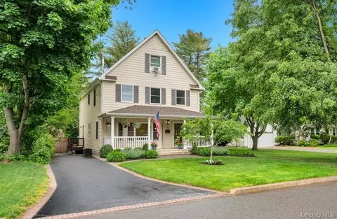 75 Elm Ave, Smithtown, NY 11787