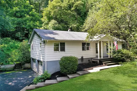 18 Stage Rd, Pine Island, NY 10969