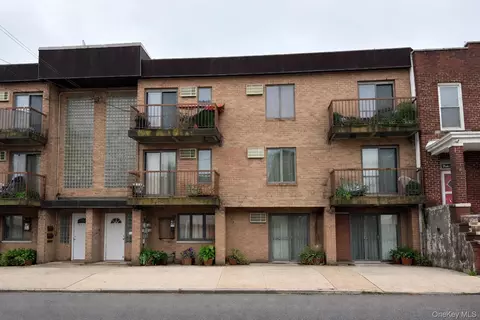 76-14 69th Rd, New York, NY 11379