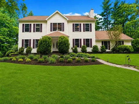 30 Whitney Dr, Woodstock, NY 12498