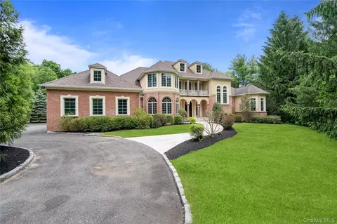 1960 Midlane S, Syosset, NY 11791