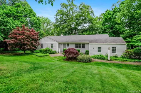 4 Lower Dr, Huntington, NY 11743