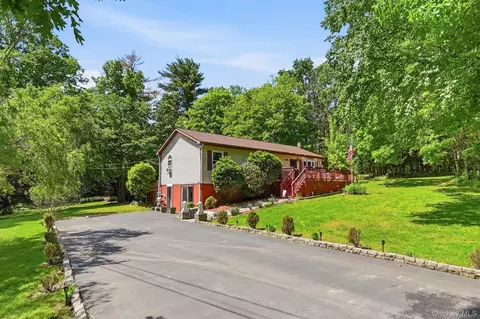 13 Diamond Ct, Saugerties, NY 12477