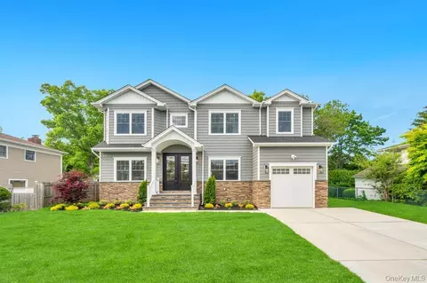 124 North Dr, Massapequa, NY 11758