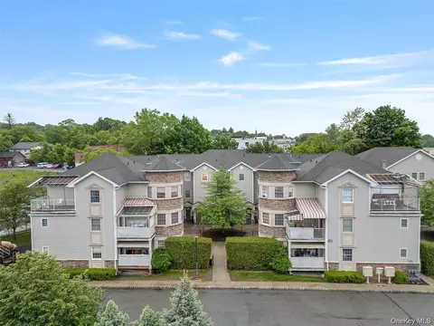 10 Horizon Ct #302, Ramapo, NY 10952