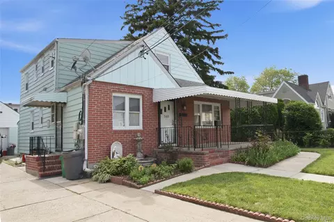 503 S 12th St, New Hyde Park, NY 11040