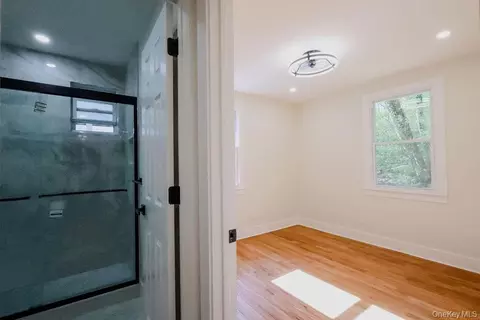 Entry Way - 1011 Parkway Pl, Peekskill, NY 10566 photo 2 of 3