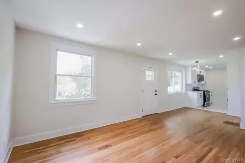 Living - 1011 Parkway Pl, Peekskill, NY 10566 photo 2 of 3