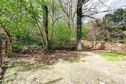 Exterior - 1011 Parkway Pl, Peekskill, NY 10566 photo 9 of 12