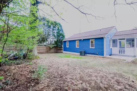 Exterior - 1011 Parkway Pl, Peekskill, NY 10566 photo 5 of 12