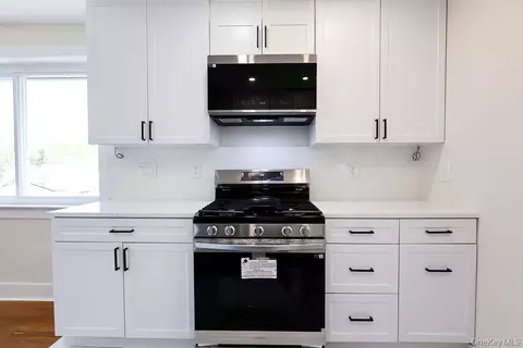Kitchen - 1011 Parkway Pl, Peekskill, NY 10566 photo 2 of 2