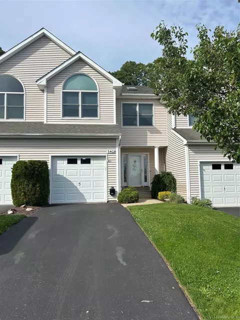 3402 Willow Pond Dr, Riverhead, NY 11901
