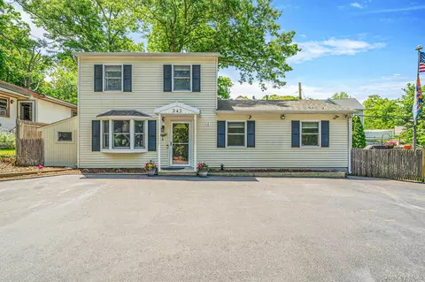 242 Lower Rocky Point Rd, Sound Beach, NY 11789