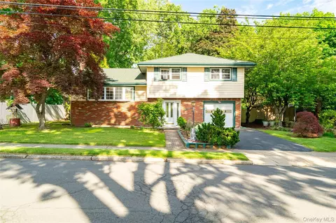 2 Forest Knoll Dr, Ramapo, NY 10901