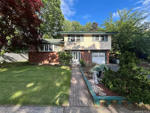 2 Forest Knoll Dr, Ramapo, NY 10901