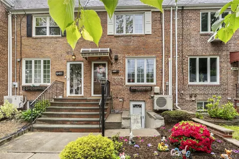 7-14 160th St, Whitestone, NY 11357