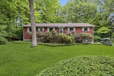 17 Galloway Ln, Cortlandt, NY 10567