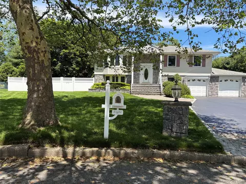 8 Stell Ln, East Northport, NY 11731
