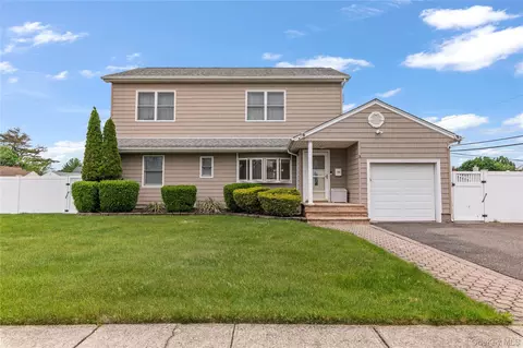 3 Cheshire Rd, Bethpage, NY 11714