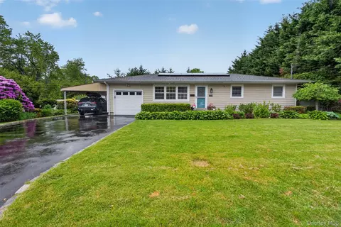220 Grant Ave, Saint James, NY 11780