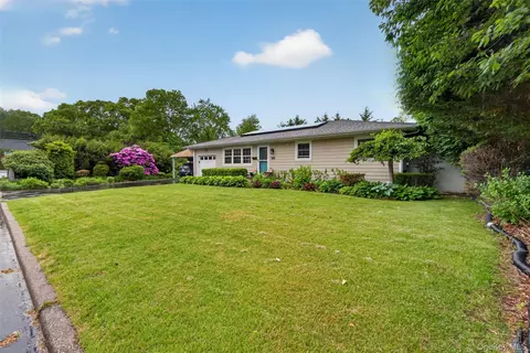 220 Grant Ave, Saint James, NY 11780
