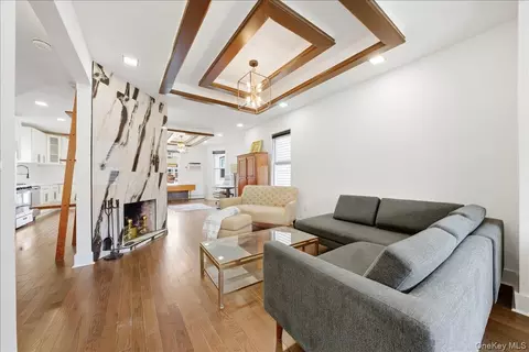 916 Clarence Ave, New York, NY 10465