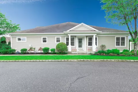 45 Oak Run, Stony Brook, NY 11790