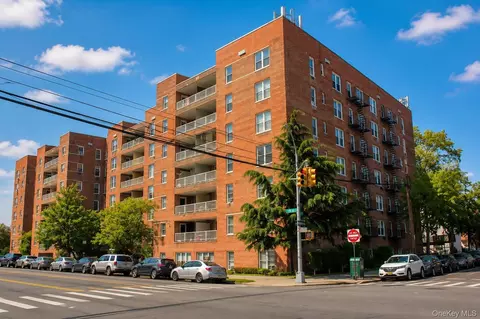 60-11 Broadway #5T, Woodside, NY 11377