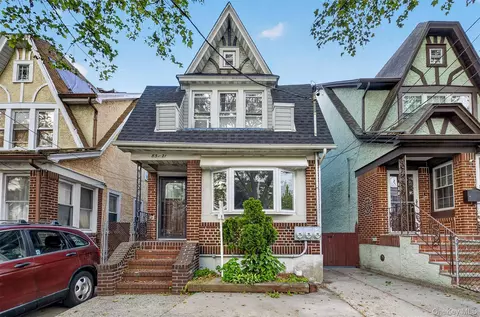 83-21 160th St, Jamaica, NY 11432