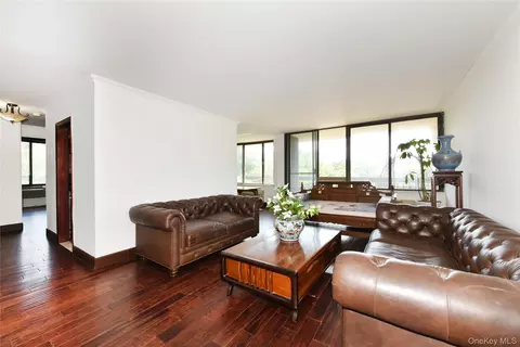 152-18 Union Tpke #5O, New York, NY 11367