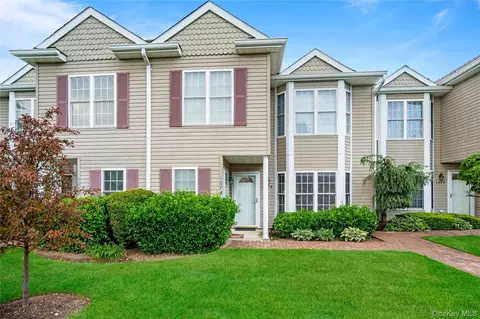 1075 Savoy Dr, Melville, NY 11747