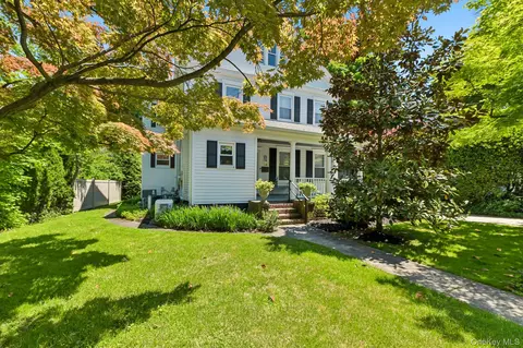 54 W Neck Rd, Huntington, NY 11743