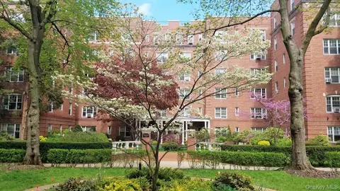 77-35 113th St #1F, Forest Hills, NY 11375