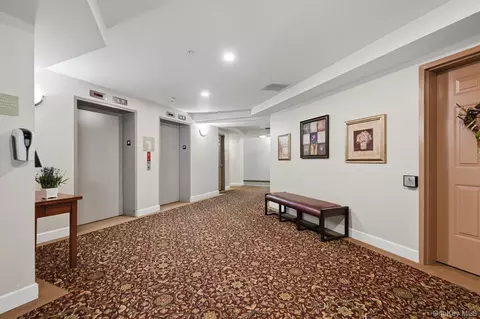 Entry Way - 206 Sutton Dr, Mount Kisco, NY 10549 photo 5 of 5
