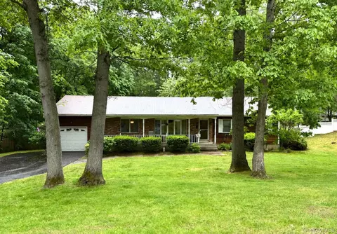 33 Hillside Ave # A, Saint James, NY 11780