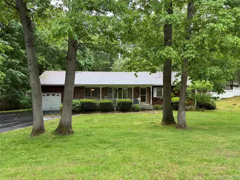 33 Hillside Ave # A, Saint James, NY 11780