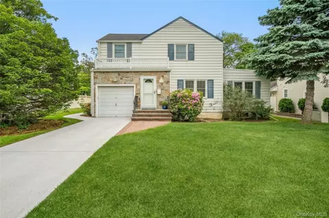 156 Greenway W, North Hempstead, NY 11040