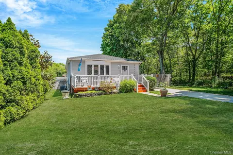 74 Huron St, Port Jefferson Station, NY 11776