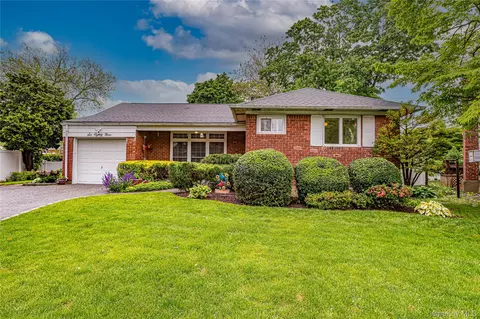 689 Bruce Dr, East Meadow, NY 11554