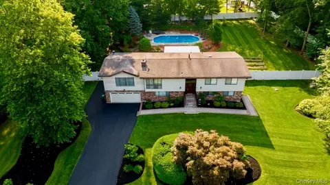 5 Shagbark Ct, Clarkstown, NY 10956