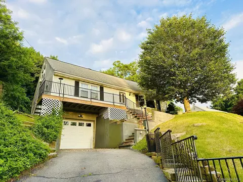 5 Meadowbrook Dr, Ossining, NY 10562